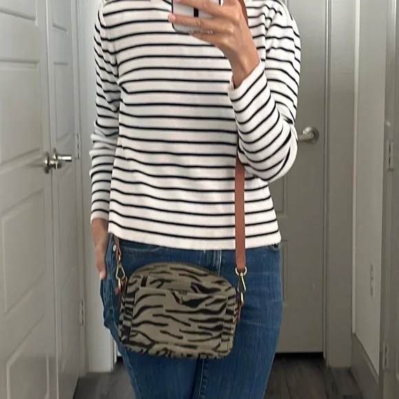 💚NWT🤎 Madewell The Transport Camera Bag: Tiger Calf Hair Edition Green Olive - Picture 3 of 12